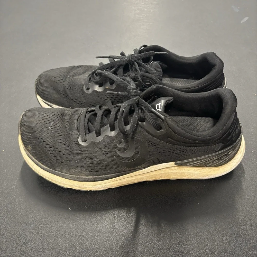 Topo Ultrafly 4‎ Men's Size 10.5 Running Shoes Stone Black White